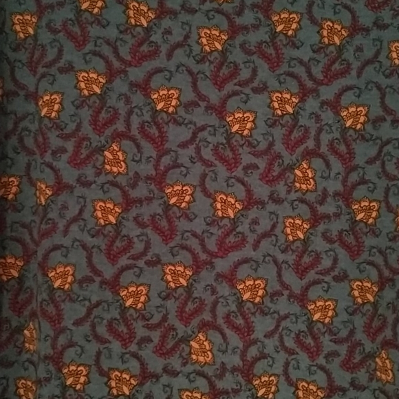 🆕🌻 LulaRoe Irma Top - Picture 2 of 3